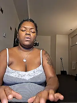Snapshot of BIGBOOTIBAMBI chatting on July 25, 2026, 3:18 pm BIGBOOTIBAMBI online show from July 25, 2026, 3:18 pm