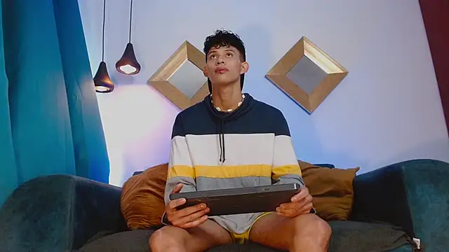 Snapshot of KamiSuarez chatting on November 1, 2025, 1:16 pm KamiSuarez online show from November 1, 2025, 1:16 pm