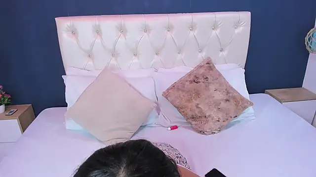 Snapshot of Kim_Luna1 chatting on December 2, 2025, 12:33 am Kim Luna1 online show from December 2, 2025, 12:33 am