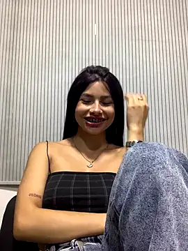 Snapshot of Kim_Luna1 chatting on December 14, 2025, 8:31 am Kim Luna1 online show from December 14, 2025, 8:31 am