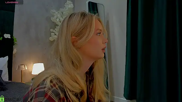 Snapshot of Melanie_Ryer chatting on November 22, 2025, 1:04 am Melanie Ryer online show from November 22, 2025, 1:04 am