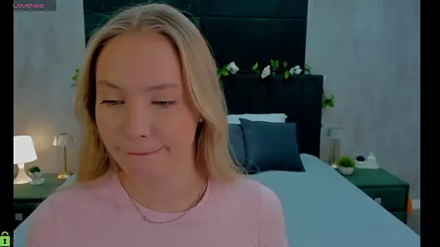 Snapshot of Melanie_Ryer chatting on November 26, 2025, 1:05 am Melanie Ryer online show from November 26, 2025, 1:05 am