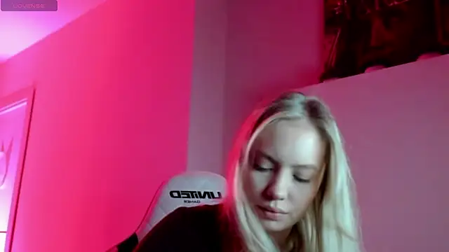 Snapshot of Melanie_Ryer chatting on November 6, 2025, 1:09 am Melanie Ryer online show from November 6, 2025, 1:09 am