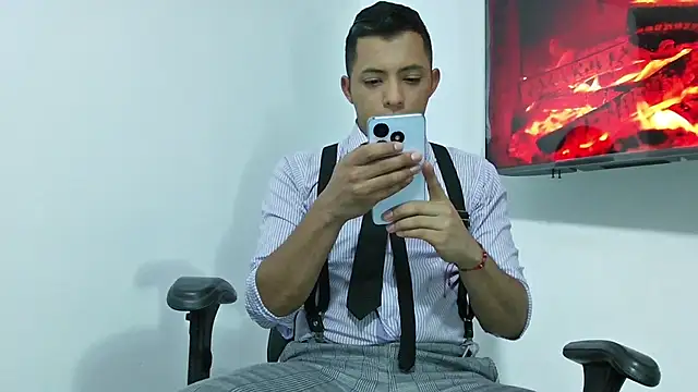 Snapshot of Mike_Fetiche chatting on November 17, 2025, 3:21 am Mike Fetiche online show from November 17, 2025, 3:21 am