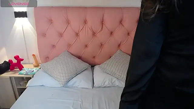 Snapshot of victoria_243 chatting on November 21, 2025, 2:21 am victoria 243 online show from November 21, 2025, 2:21 am