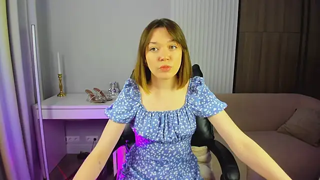 Snapshot of R_I_N_A chatting on December 15, 2025, 1:00 am R I N A online show from December 15, 2025, 1:00 am