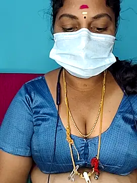 deepikasree143 online show from November 3, 2025, 7:39 pm