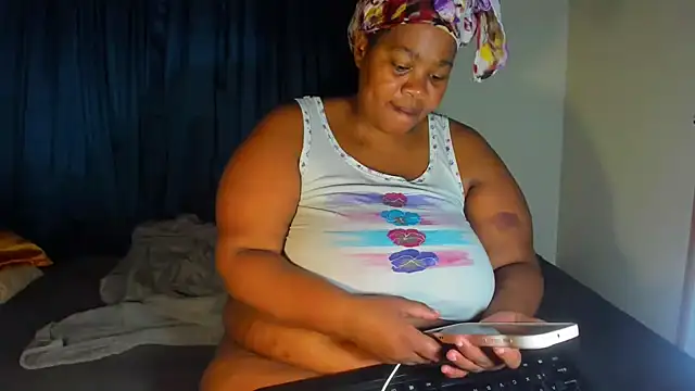 Snapshot of ThickLeeyanaXX chatting on July 9, 2026, 8:52 pm ThickLeeyanaXX online show from July 9, 2026, 8:52 pm