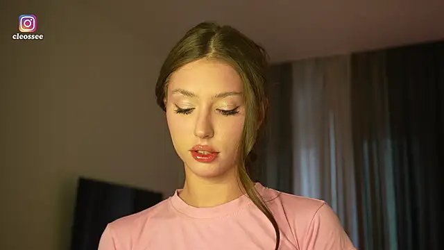 Snapshot of Cleose chatting on March 8, 2026, 7:00 am Cleose online show from March 8, 2026, 7:00 am