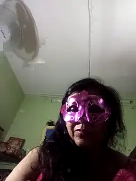 Snapshot of LOVE__RANI chatting on July 6, 2026, 6:31 am LOVE RANI online show from July 6, 2026, 6:31 am