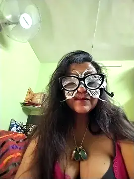 Snapshot of LOVE__RANI chatting on November 26, 2025, 7:52 am LOVE RANI online show from November 26, 2025, 7:52 am