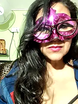Snapshot of LOVE__RANI chatting on July 24, 2026, 9:33 pm LOVE RANI online show from July 24, 2026, 9:33 pm