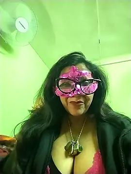 Snapshot of LOVE__RANI chatting on November 18, 2025, 6:22 pm LOVE RANI online show from November 18, 2025, 6:22 pm