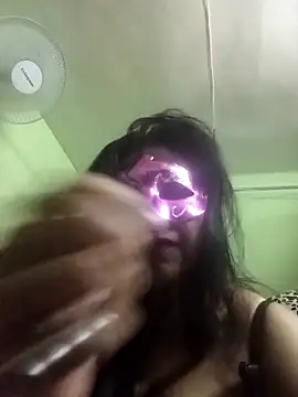 Snapshot of LOVE__RANI chatting on June 20, 2026, 4:06 am LOVE RANI online show from June 20, 2026, 4:06 am