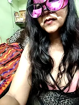 Snapshot of LOVE__RANI chatting on July 14, 2026, 7:31 pm LOVE RANI online show from July 14, 2026, 7:31 pm