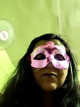 Snapshot of LOVE__RANI chatting on June 18, 2026, 6:57 pm LOVE RANI online show from June 18, 2026, 6:57 pm