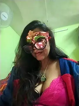 Snapshot of LOVE__RANI chatting on November 17, 2025, 7:01 am LOVE RANI online show from November 17, 2025, 7:01 am