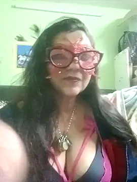 Snapshot of LOVE__RANI chatting on December 2, 2025, 12:29 pm LOVE RANI online show from December 2, 2025, 12:29 pm