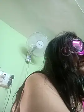 Snapshot of LOVE__RANI chatting on December 14, 2025, 4:29 am LOVE RANI online show from December 14, 2025, 4:29 am