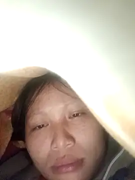 yoyo-mi online show from November 12, 2025, 2:04 am