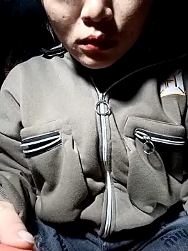 yoyo-mi online show from November 1, 2025, 3:57 am