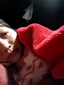 yoyo-mi online show from December 18, 2025, 8:45 pm