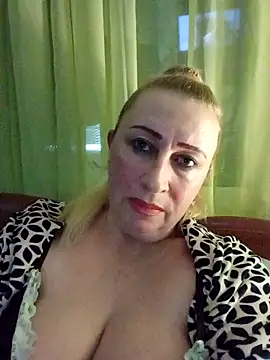 Snapshot of Esenia505 chatting on November 13, 2025, 11:36 am Esenia505 online show from November 13, 2025, 11:36 am