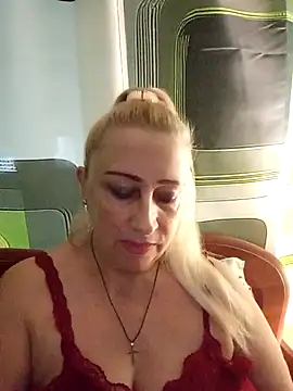 Snapshot of Esenia505 chatting on December 14, 2025, 9:37 am Esenia505 online show from December 14, 2025, 9:37 am