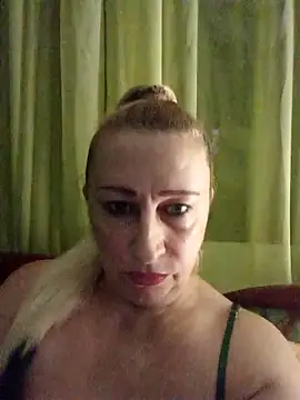 Snapshot of Esenia505 chatting on November 12, 2025, 12:48 am Esenia505 online show from November 12, 2025, 12:48 am