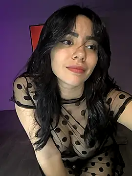 Snapshot of Sara-215 chatting on November 27, 2025, 4:24 am Sara-215 online show from November 27, 2025, 4:24 am