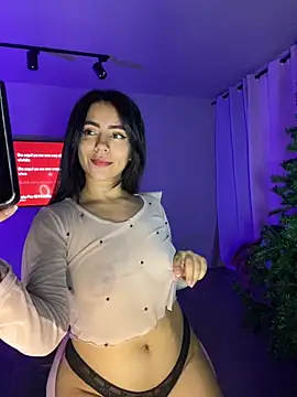 Snapshot of Sara-215 chatting on November 16, 2025, 5:34 am Sara-215 online show from November 16, 2025, 5:34 am