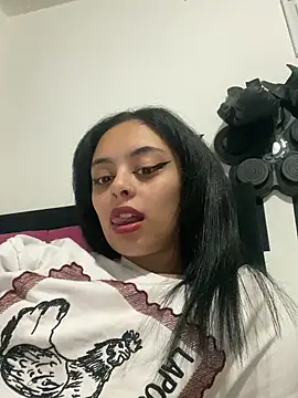 Snapshot of VioletMorgan_ chatting on October 30, 2025, 11:01 pm VioletMorgan  online show from October 30, 2025, 11:01 pm