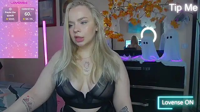 Snapshot of LisaCandy1 chatting on October 31, 2025, 8:11 am LisaCandy1 online show from October 31, 2025, 8:11 am