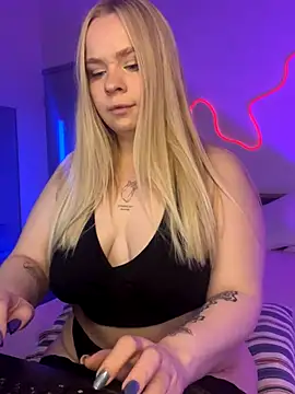 Snapshot of LisaCandy1 chatting on December 3, 2025, 4:39 pm LisaCandy1 online show from December 3, 2025, 4:39 pm