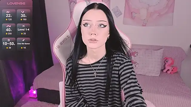 ophelia amber online show from June 17, 2026, 7:02 pm