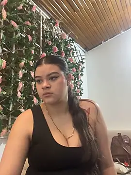 Tharafresneda  online show from October 31, 2025, 4:47 pm