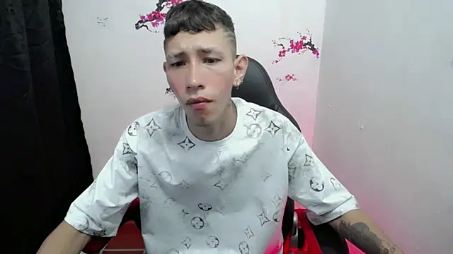 Snapshot of The_latin_boy chatting on November 1, 2025, 12:54 pm The latin boy online show from November 1, 2025, 12:54 pm