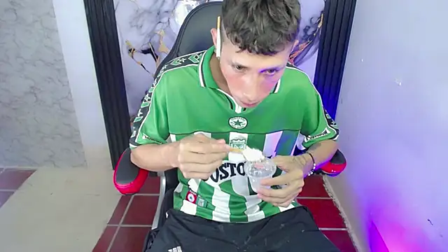 Snapshot of The_latin_boy chatting on November 26, 2025, 6:19 pm The latin boy online show from November 26, 2025, 6:19 pm