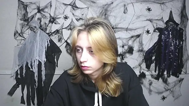 TracyLll online show from November 15, 2025, 12:09 pm