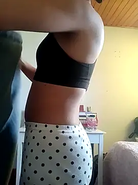 Skay bluee online show from November 21, 2025, 1:32 pm