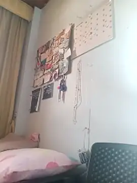 Skay bluee online show from December 15, 2025, 9:53 pm