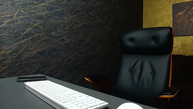 Snapshot of HayesWood chatting on November 8, 2025, 5:44 am HayesWood online show from November 8, 2025, 5:44 am