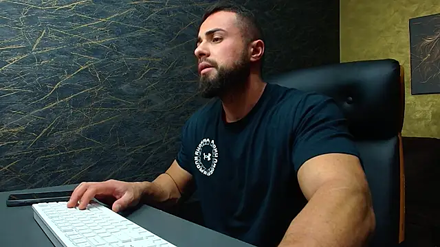 Snapshot of HayesWood chatting on November 14, 2025, 5:44 am HayesWood online show from November 14, 2025, 5:44 am