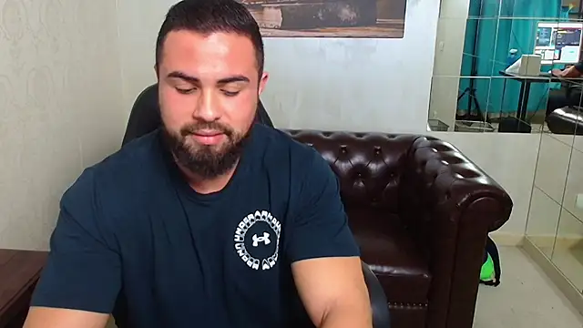 Snapshot of HayesWood chatting on December 14, 2025, 5:57 am HayesWood online show from December 14, 2025, 5:57 am