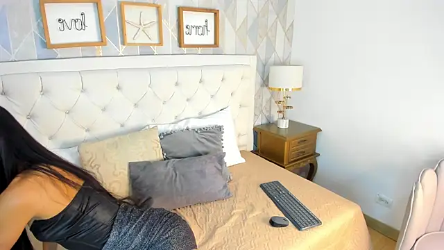 ambar watsson online show from November 16, 2025, 11:37 am