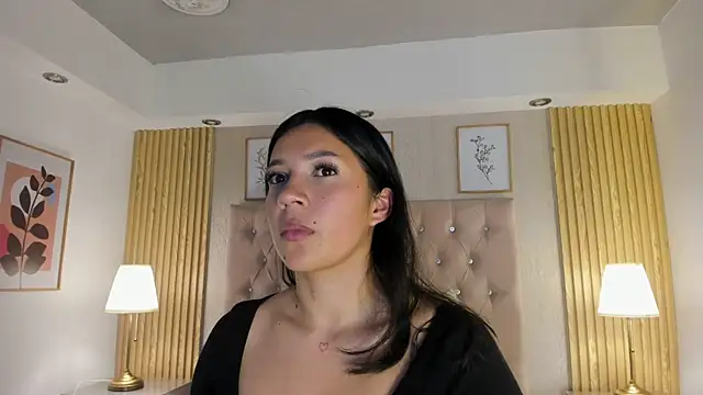 Snapshot of KamyGlam chatting on July 8, 2026, 8:09 pm KamyGlam online show from July 8, 2026, 8:09 pm