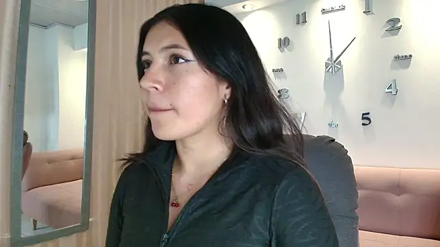 KamyGlam online show from February 8, 2026, 8:06 pm