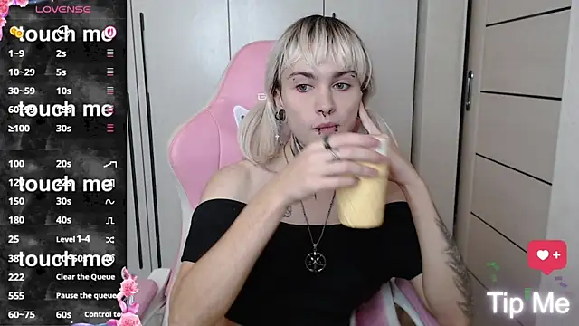 ElixabetANG online show from November 12, 2025, 7:18 pm