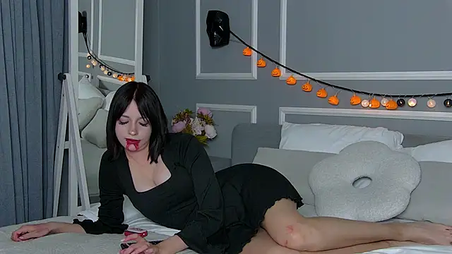 JessicaWillson online show from October 31, 2025, 10:45 am