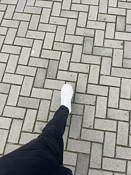 Snapshot of LeoBlaze13 chatting on October 29, 2025, 5:45 pm LeoBlaze13 online show from October 29, 2025, 5:45 pm